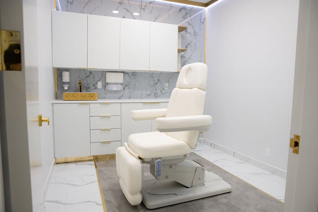 Treatment room at Vive Laser Center Tijuana, featuring a clean, professional setup with modern equipment in a calm and private setting.